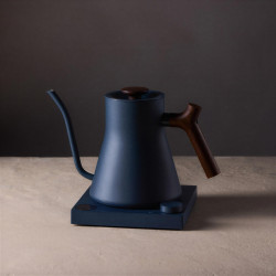 Fellow Stagg EKG PRO stone blue + walnut | Elektrische waterkoker Gooseneck
