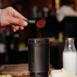 Wacaco Prestina (coal black) – een draagbare koffiemaker